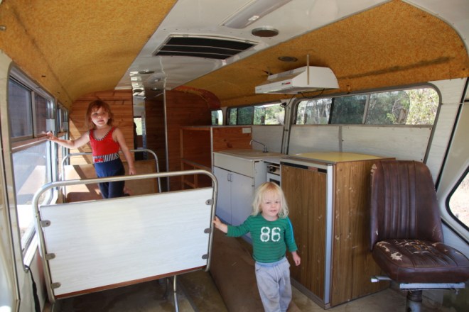 bus-web-looking-back004